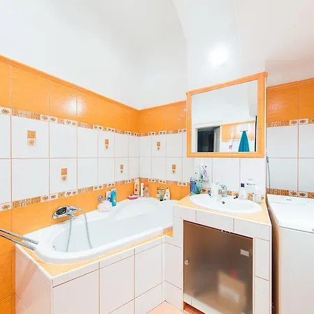 Apartment Boris Namesti Miru *